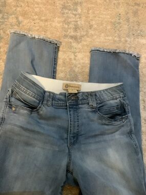 EUC Democracy light Blue straight leg Jeans with Frayed Hem size 8